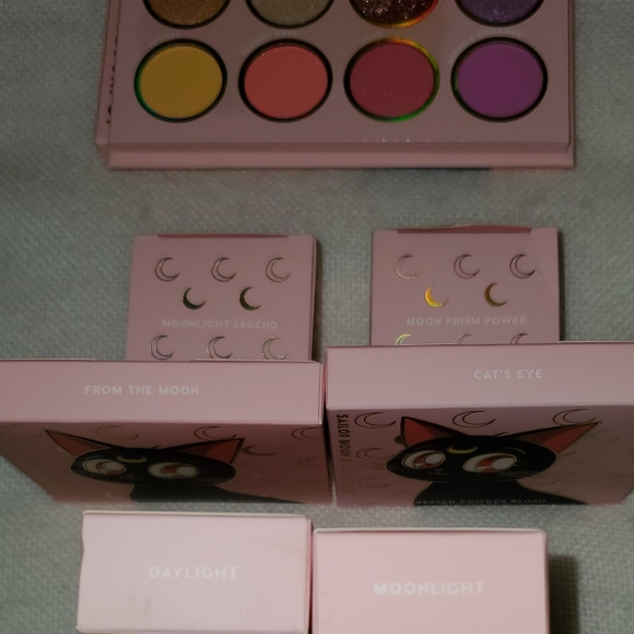 COSMETIC BUNDLE(DISNEY SAILOR MOON) - Picture 14 of 16